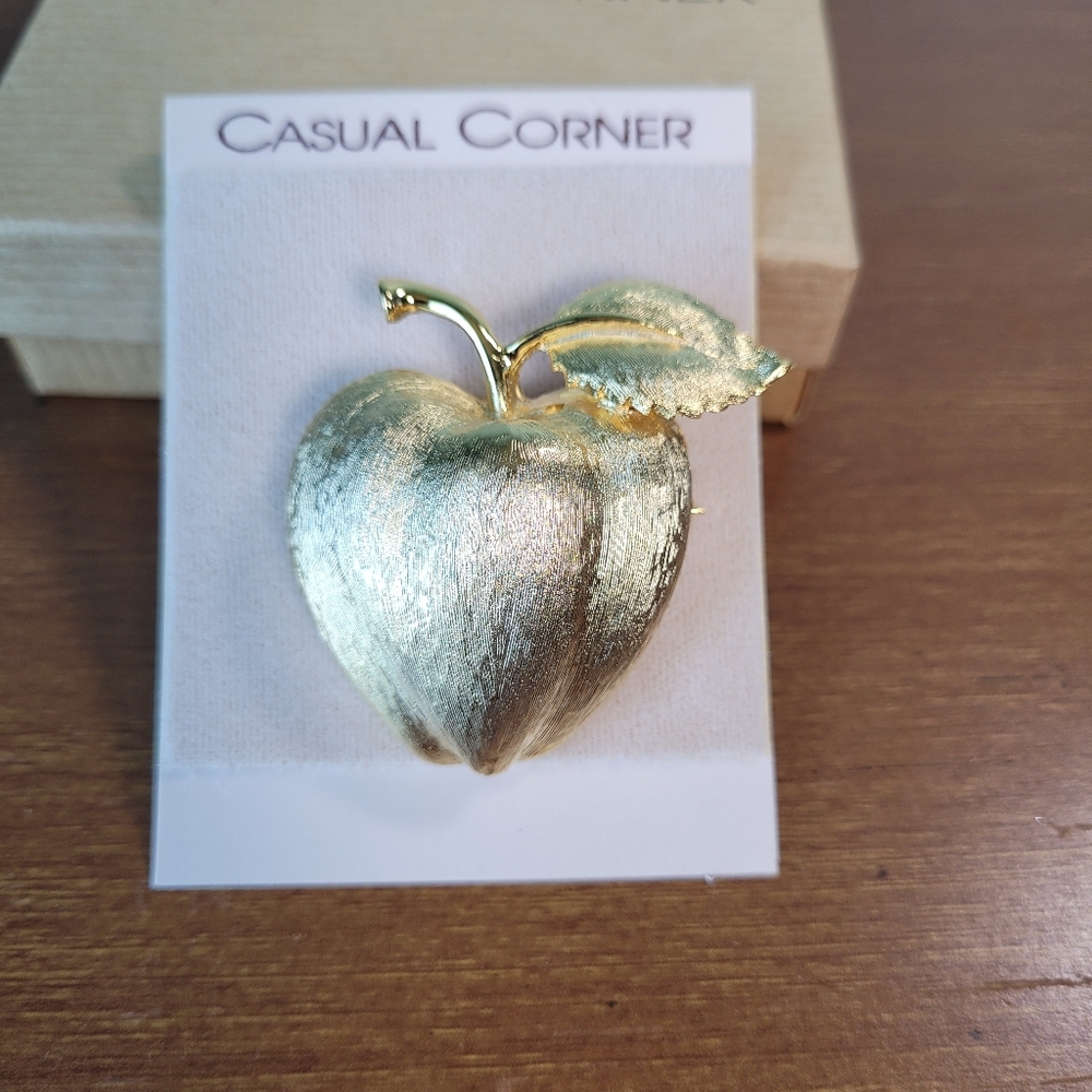 Apple Pin Gold Tone Fashion Jewlery Brooch